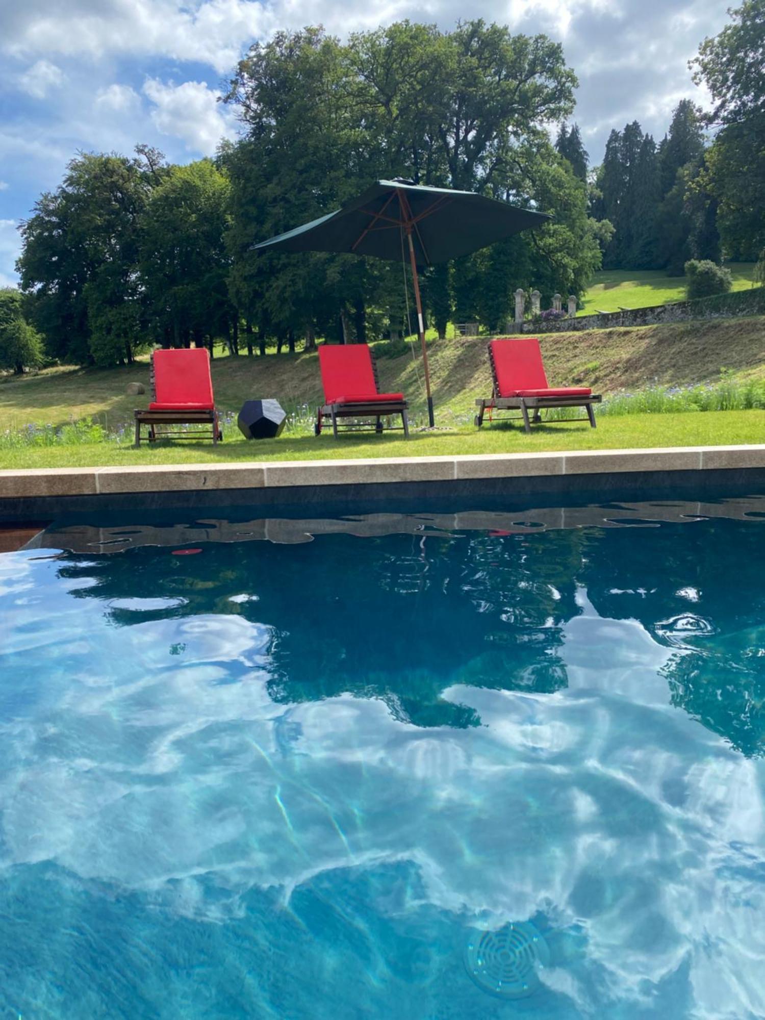 Domaine De Montmery Sa Piscine Son Jardin Ses Espaces Ambazac Luaran gambar
